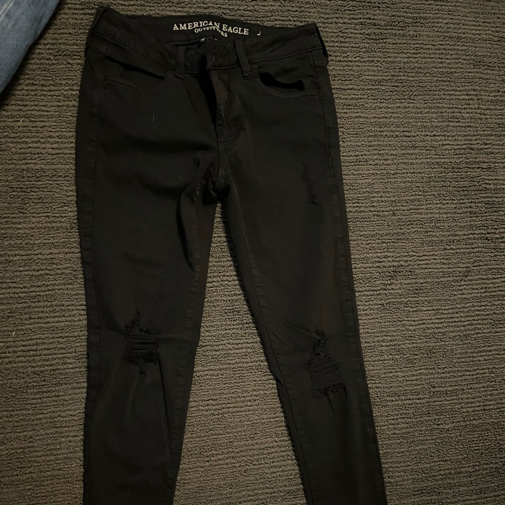 American eagle, black skinny jeans with knee rips